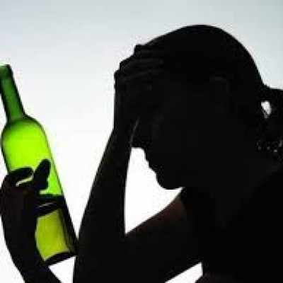 पुरुषों की तुलना में महिलाओं को होता है शराब से ज्यादा नुकसान!