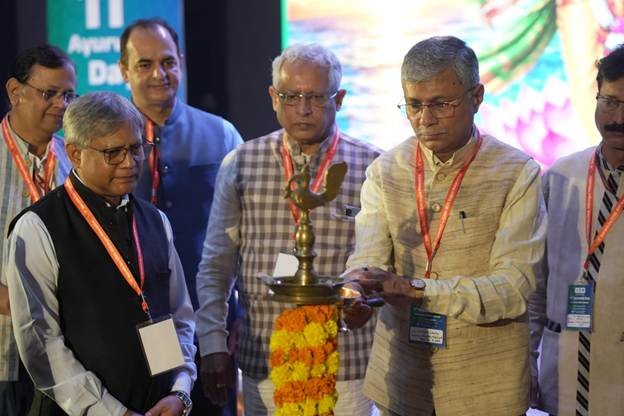 1वां आयुर्वेद दिवस देश और दुनिया भर में मनाया गया; नागपुर में भव्य राष्ट्रीय समारोह आयोजित किया गया