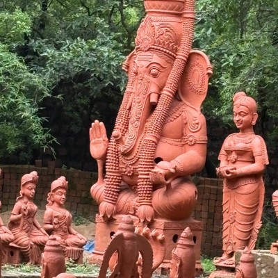 तमिलनाडु के शिल्पियों ने भोपाल में निर्मित की अद्वितीय 14 फीट ऊँची दुर्लभ श्री गणेश जी की प्रतिमा