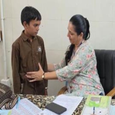 बच्चों में बिस्तर गीला करने की समस्या के प्रबंधन में योग और आयुर्वेद के उत्साहजनक परिणाम