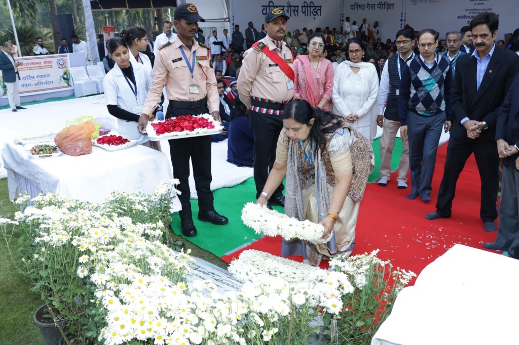 गैस त्रासदी की बरसी पर सर्वधर्म सभा का आयोजन, बुजुर्ग गैस पीड़ितों का सम्मान