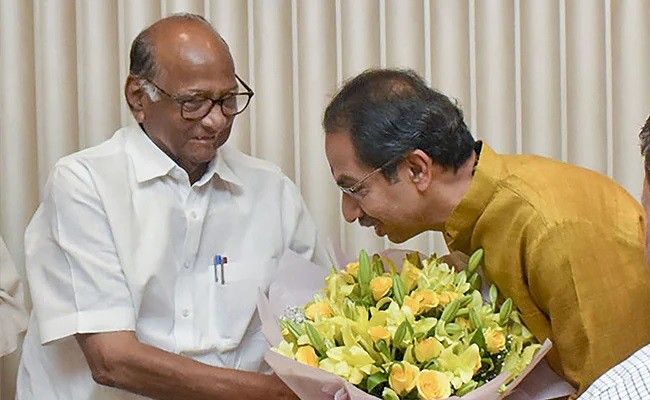 BJP के साथ जाने की तैयारी में हैं उद्धव और शरद पवार