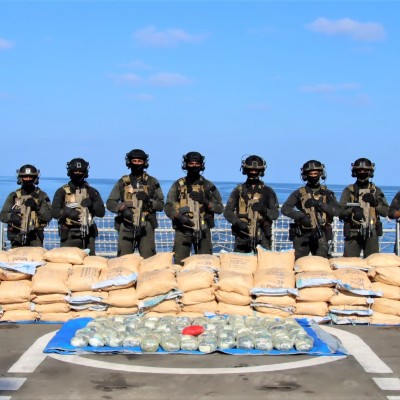 भारतीय नौसेना ने 2500 किलोग्राम नशीले पदार्थ जब्त किए